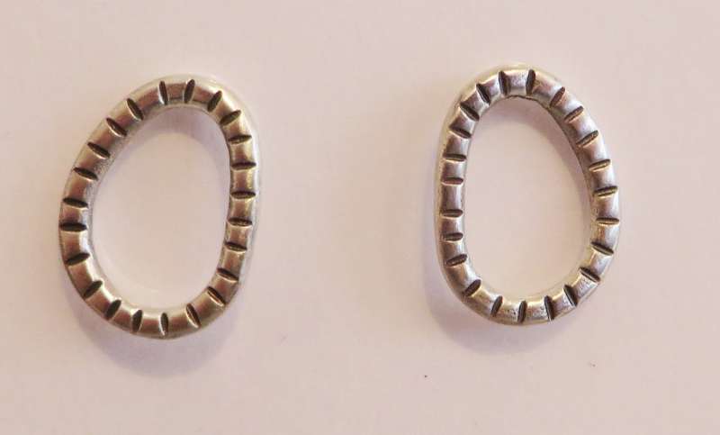 Hoop stud earrings 2